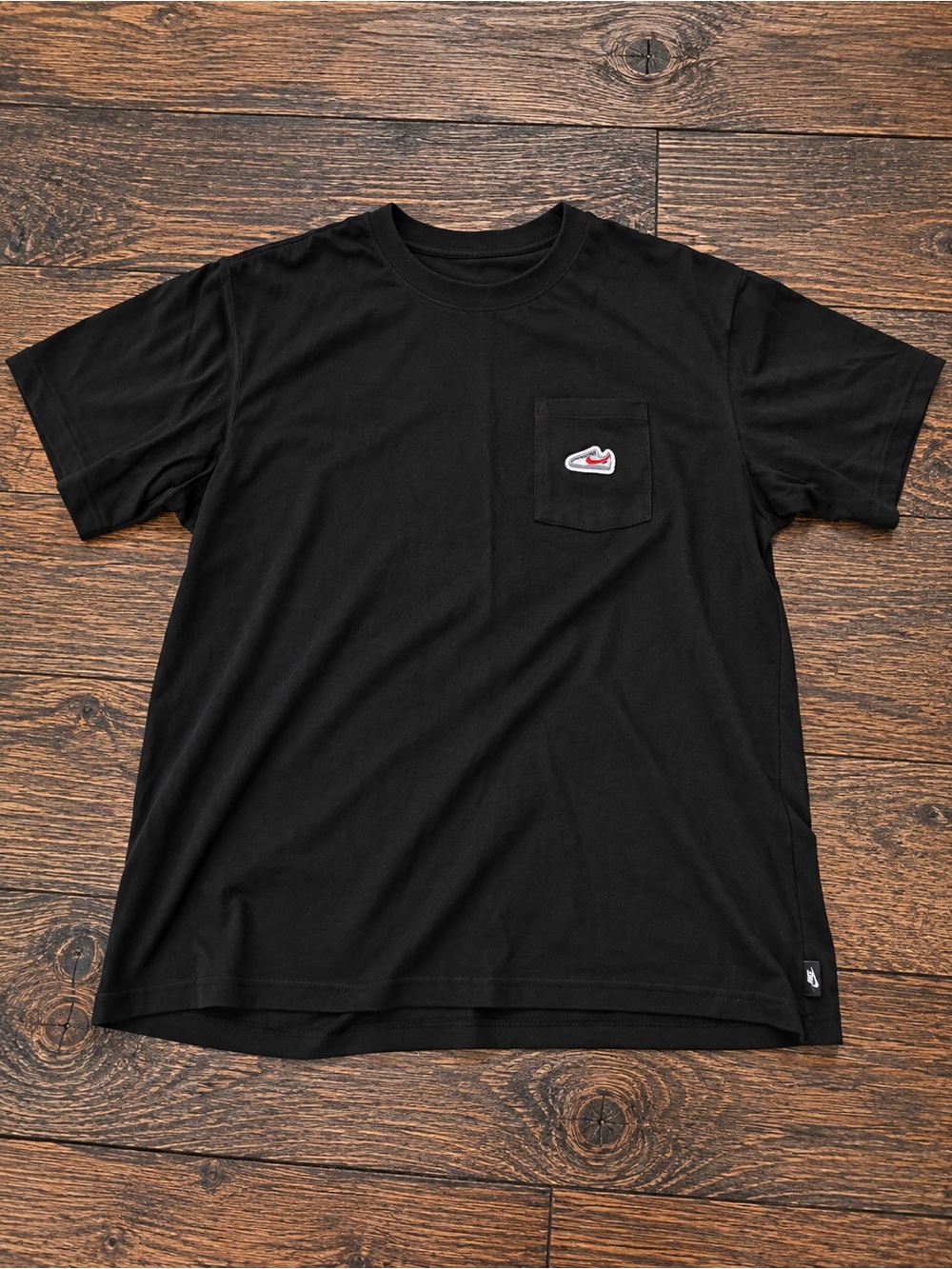 Nike Sportswear Black Pocket T-Shirt Shoe Patch Men’s Medium